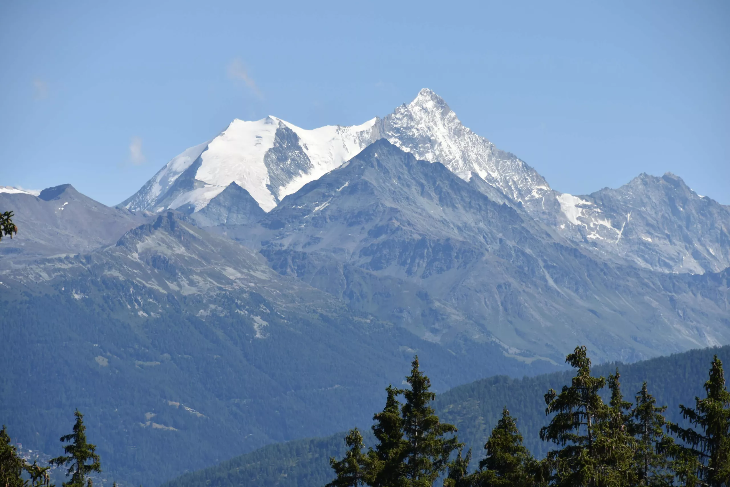 Image de couverture - Alpine Bliss:<br>Cultural Immersion, Outdoor Escapes, And Spectacular Scenery in Crans-Montana